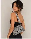 look2_back_pose.webp